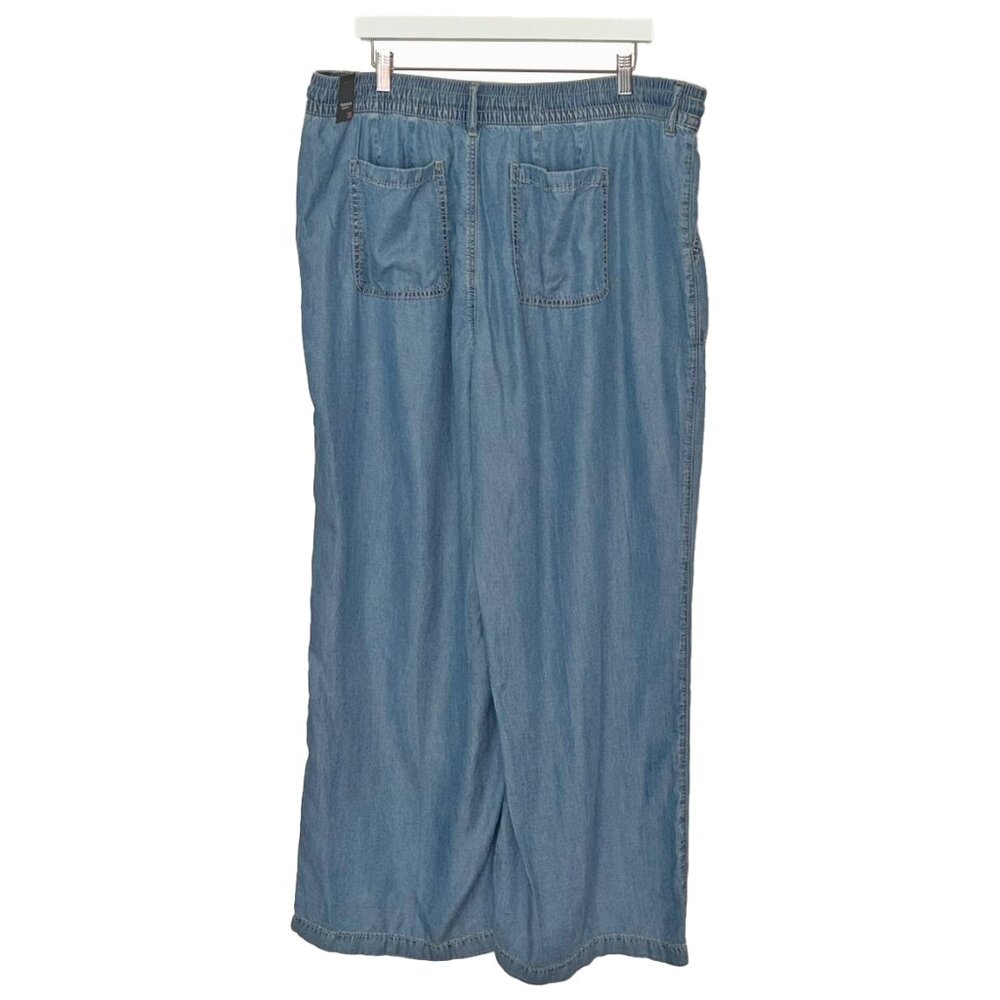 Torrid Blue Chambray High Rise Pull-On Lightweight Jeans - Size 18-20 - NWT - Picture 3 of 6